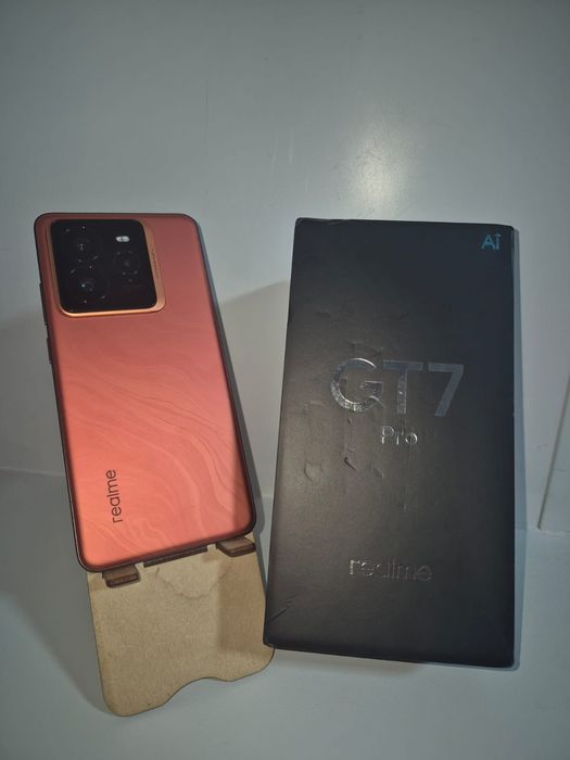 Телефон Realmy Gt 7 Pro