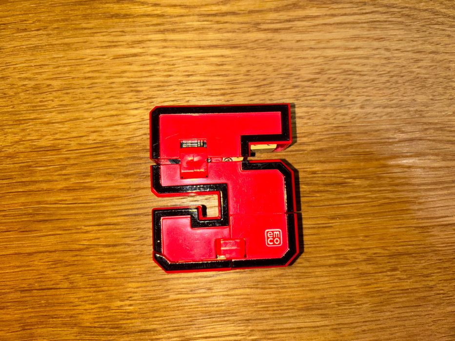 Комплект трансформиращи се в колички цифри