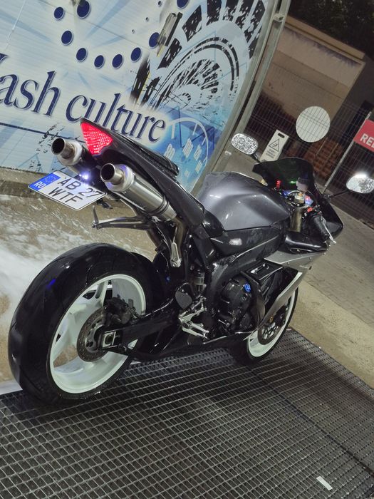 Yamaha R1-RN12 .
