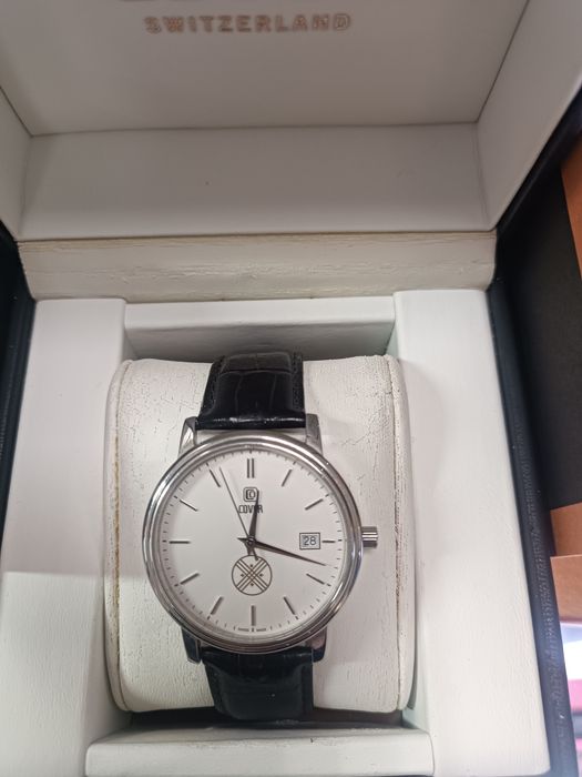 Продам часы COVER . Новый