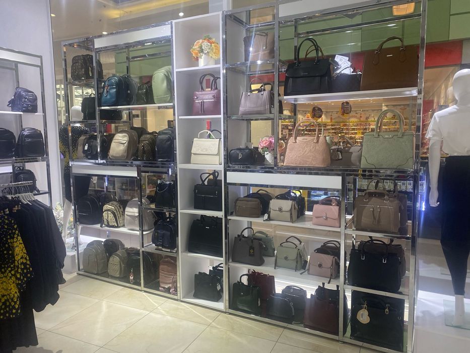 Gondole tip perete amenajare spatii comerciale