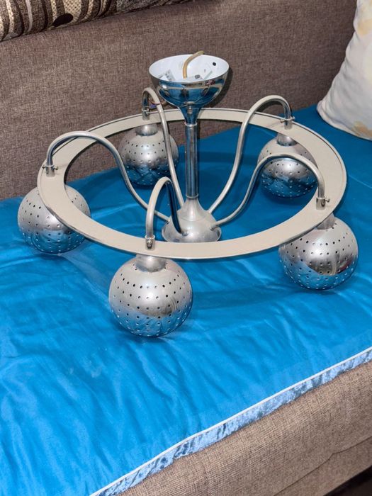 Продам люстры, 2 одинаковые и 1 другой модели