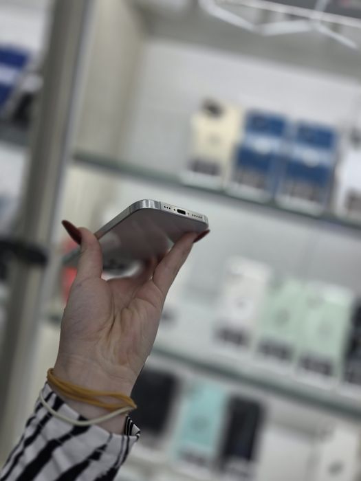 Humor GSM oferă spre vânzare / iPhone 16 Pro / 128 GB / White / Baterie 98% / Garanție 12 luni / Rate