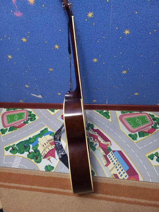 Продам срочно гитару