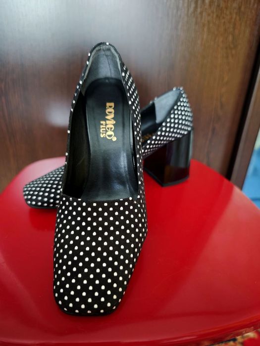 Продам три пары обуви оптом ,размер 36.