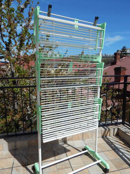 Jaluzea metalica alba dimensiuni 106 x 65 cm anii 1990