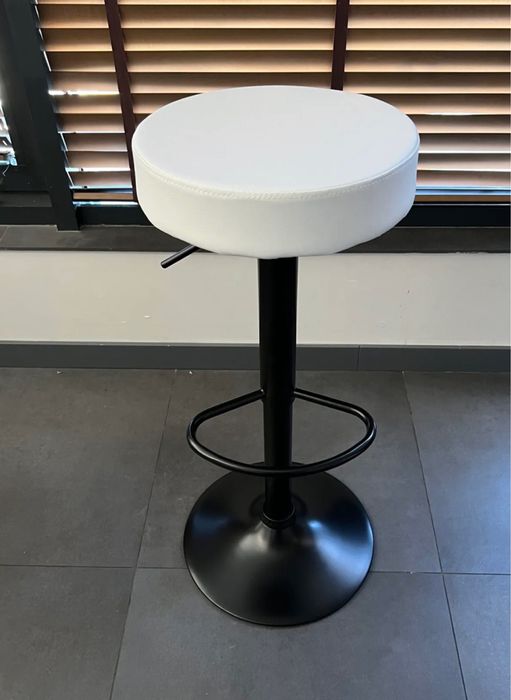 Бар Стол Киев  с 24м гаранция и безплатна доставка до офис