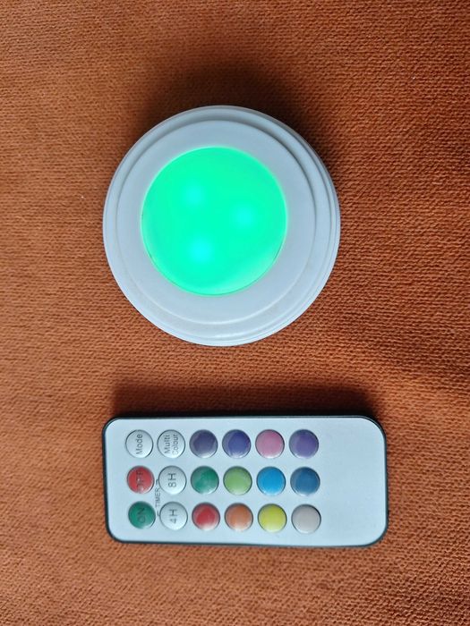 Lampa cu telecomandă reglaj lumina în 13 culori