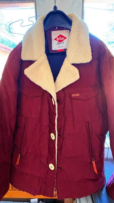 Geacă originală Lee Cooper, culoare bordo, cu guler și interior tip sherpa/îmblănit.