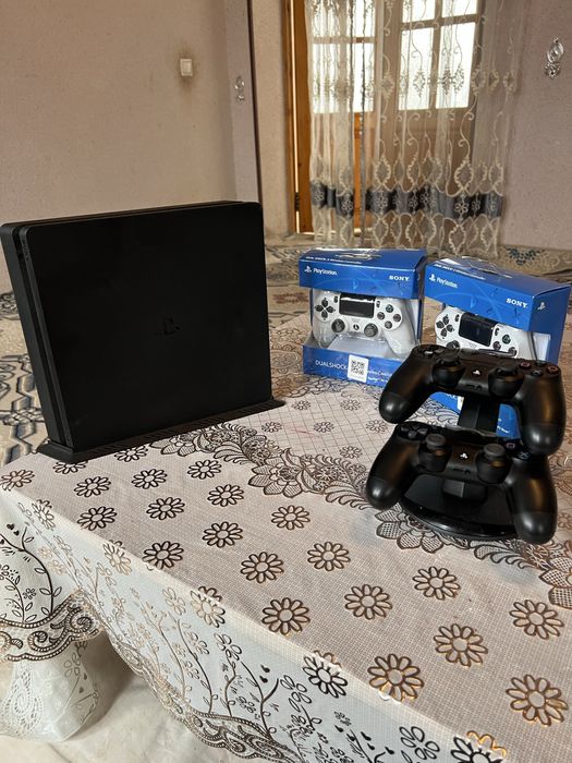Playstation 4 slim