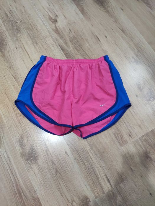 Pantaloni scurti de dama Nike marimea M