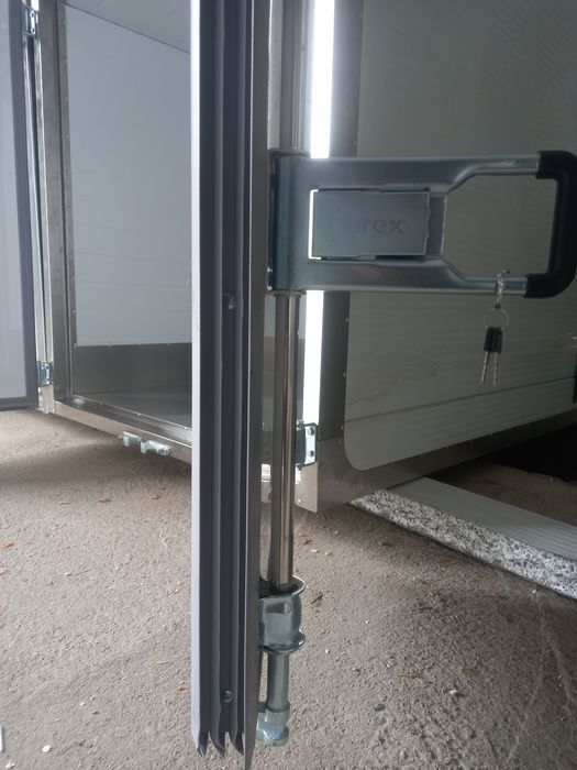 Labo бутка борт фургон.