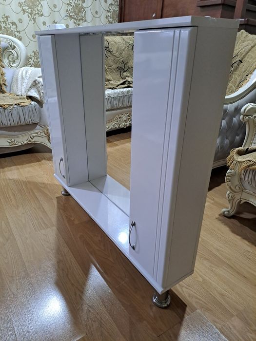 Продам шкафчик с зеркалом для ванной