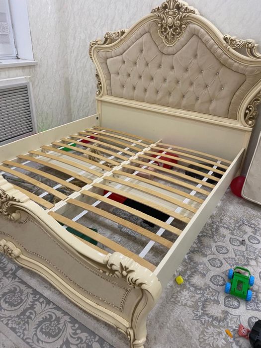 кровать двуспальный