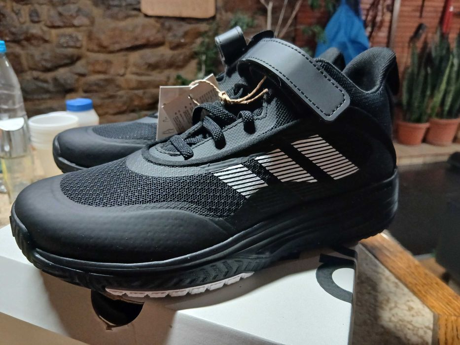 Маратонки адидас