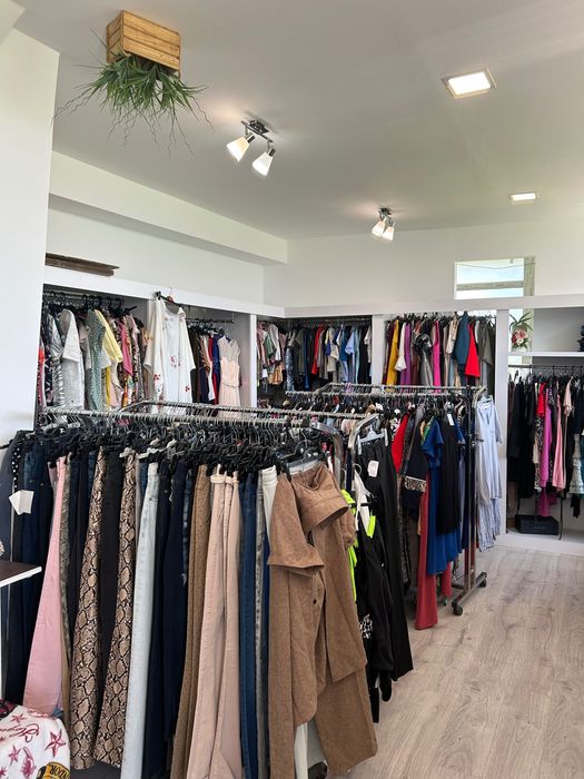 Vand haine outlet cantitate mare cu factura sau fara la pret de second hand