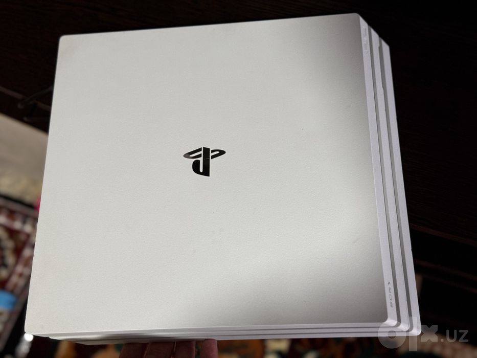 Play station 4 pro 1tb