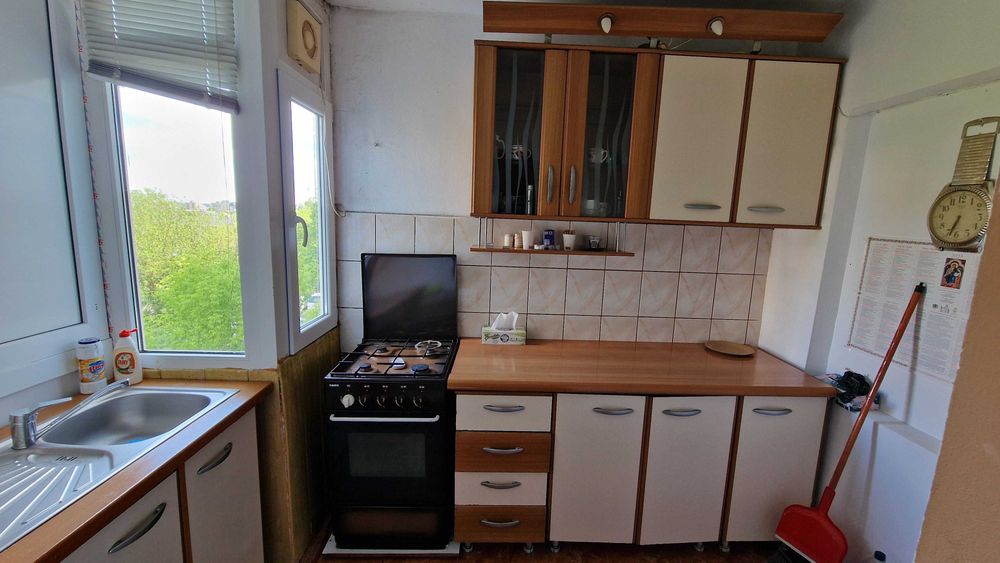 Apartament cu 3 camere decomandat Craiovita Noua 72 metri patrati, la 5 minute de Promenada Mall, zona Big Nou