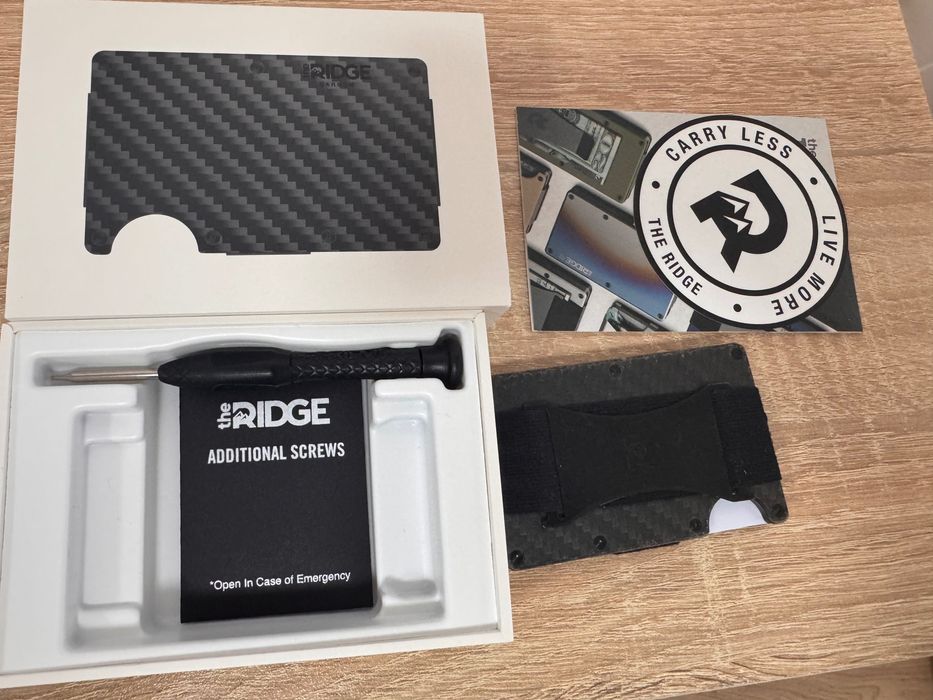 Премиум минималистичен портфейл The Ridge Wallet – Carbon Fiber 3K (Оригинален)