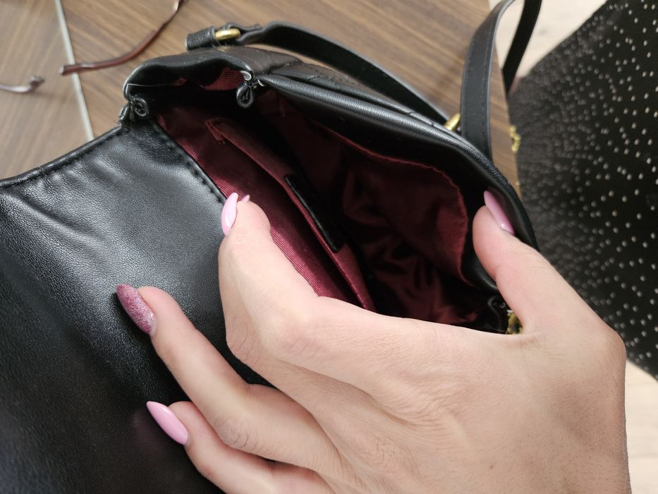 Сумочка под Chanel.