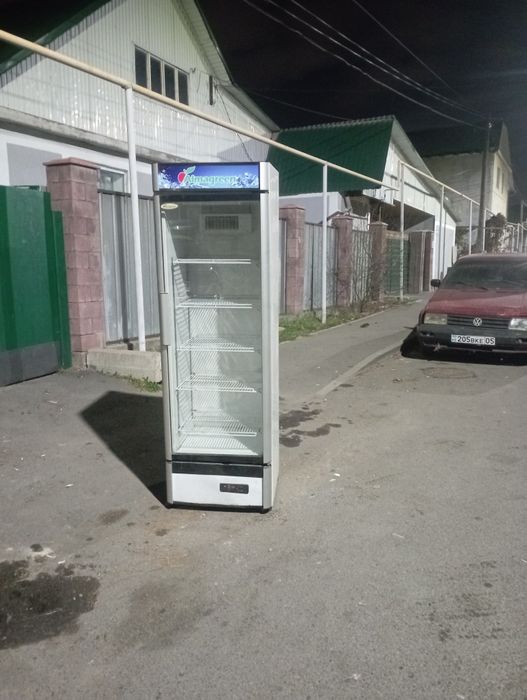 Витринный холодильник,с гаранти