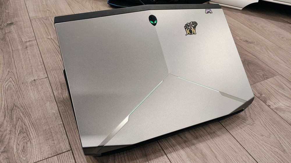 Laptop gaming ALIENWARE, model rar ,intel core i7 , doua placi video, display mare de 18,4 inch
