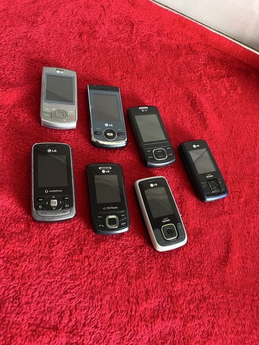 Telefon pe sina Lg . Pret/bucata
