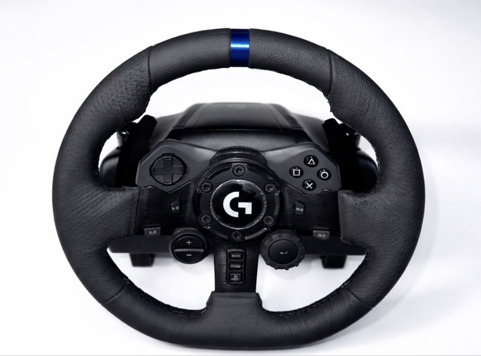 Vând volan gaming Logitech G923 + pedale + schimbător – stare ca nouă