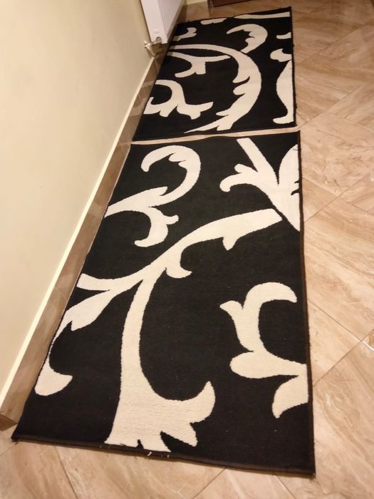 Vând 3 covoare,in stare foarte bună.