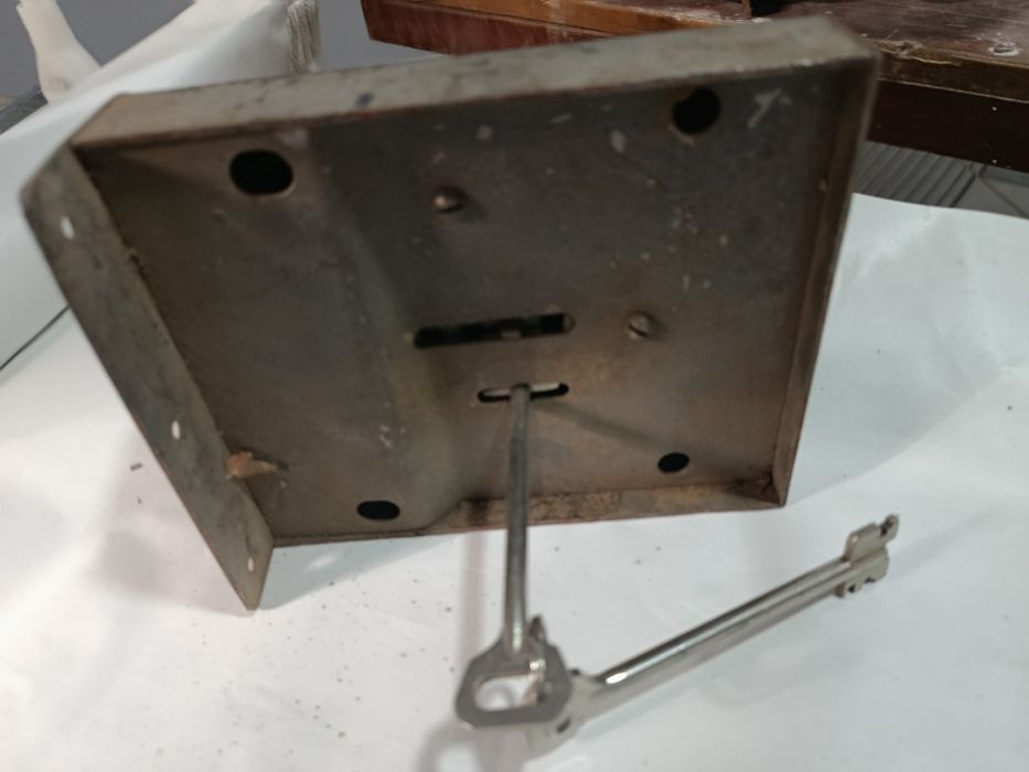 Замок для гаража с ключом