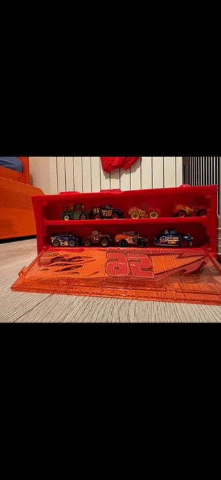 Fulger Mcqueen- Mack Hauler cu masinute din metal