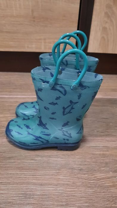 Три чифта детски обувки