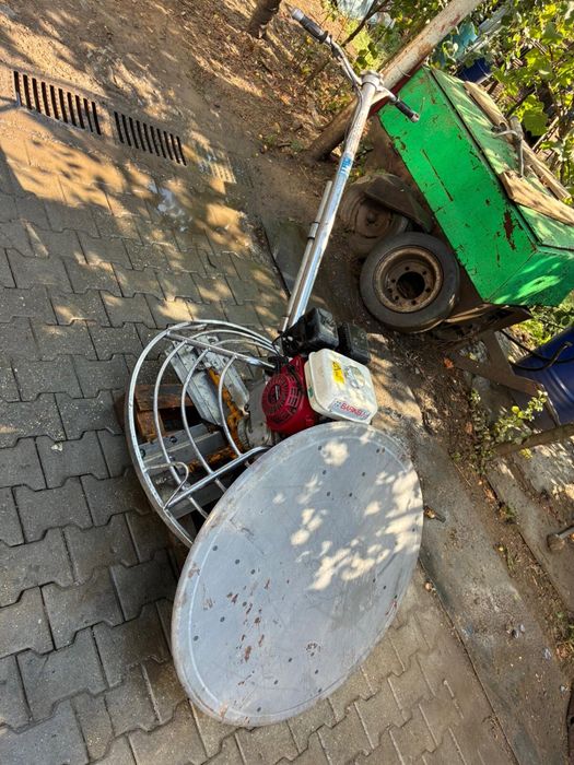 Elicopter pentru finisat beton armat