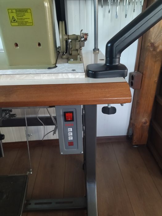 Професионална двуиглова шевна машина