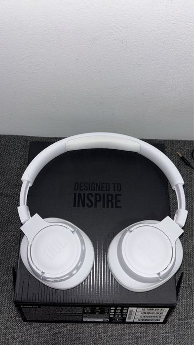 Casti over-ear JBL 770nc . Citeste cu atentie descrierea .