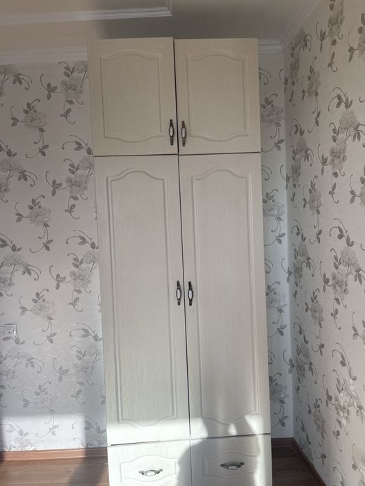 Шкаф  с антресолью и стол