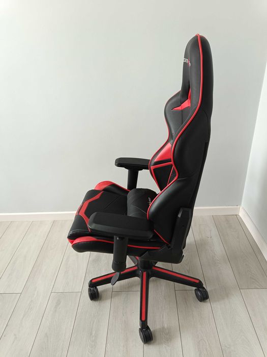 Кресло компьютерное DXracer