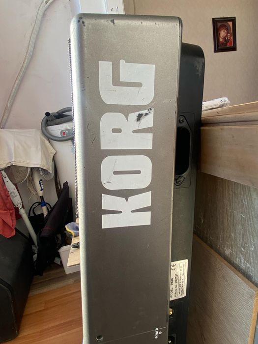 Продавам синтезатор