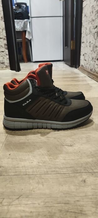 Продам зимние кроссовки !!!