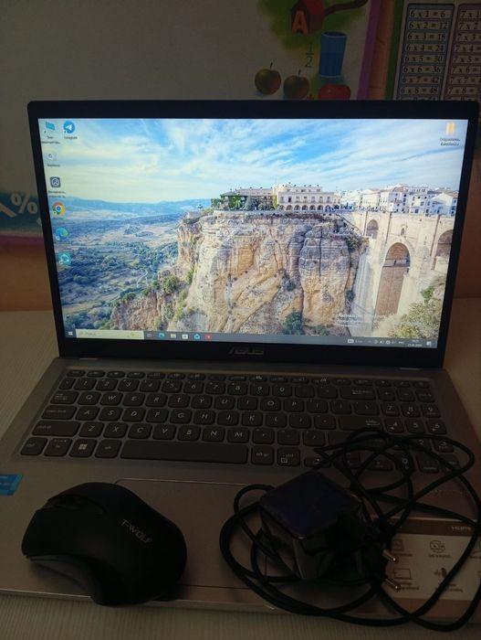 Noutbek Asus markazi