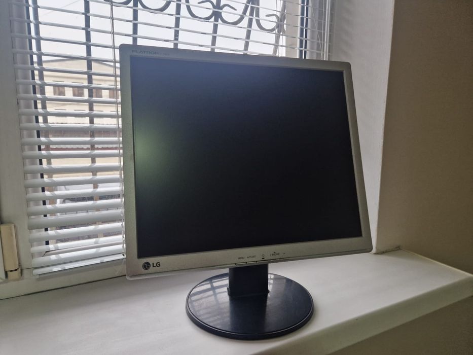 Монитор LG Flatron L1742s