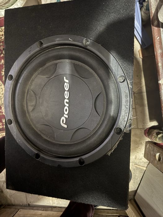 Сабвуфер с усилителем,антенна и мигалка