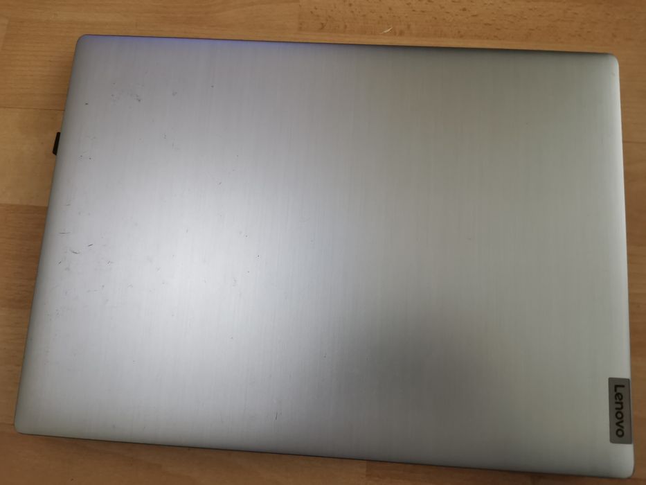 Laptop Lenovo IdeaPad 3 de 14 inch.