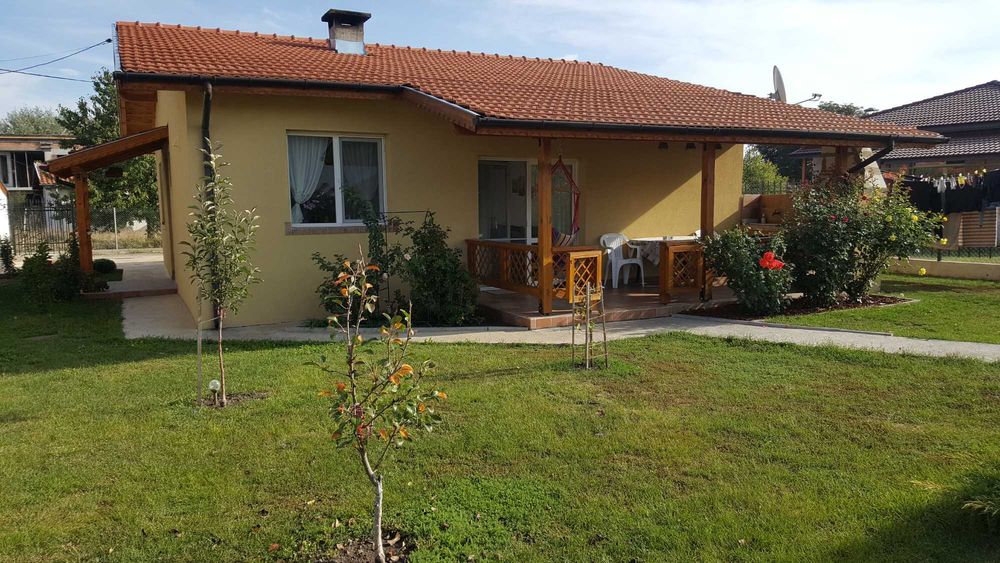 Продавам къща в гр. Костинброд