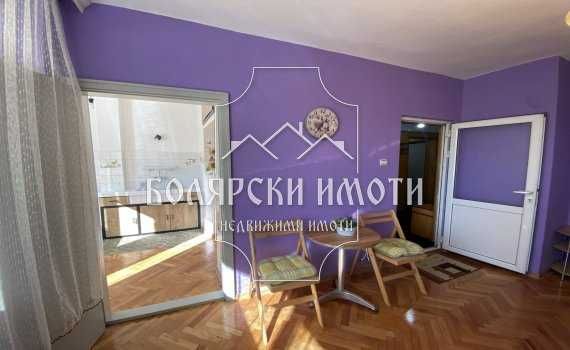 Дава се под наем Тристаен апартамент в Велико Търново, Център - 100 кв.м за 346.8 € - Снимка #1