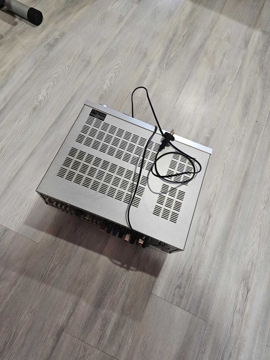 Продавам усилвател Onkyo