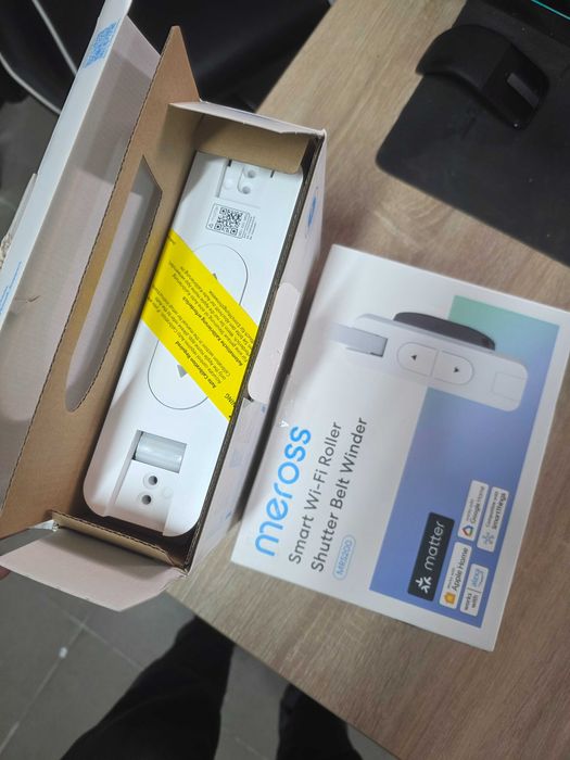 Rulou electric Meross Matte cu bandă, montat încastrat (45 kg, 6 m²)