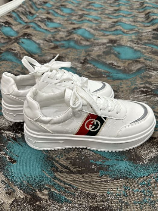 Ботинки белые, новые . Размер 38