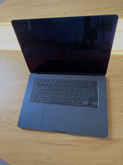 Macbook Air M3 15 midnight 16 GB Ram 256gb SSD