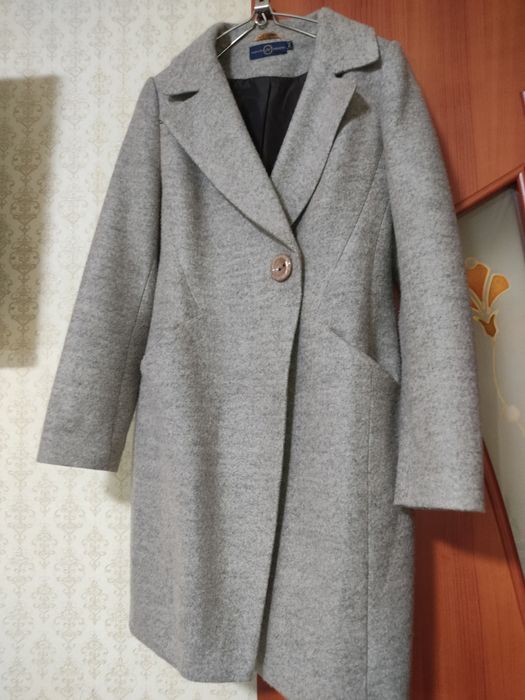 Продам  классное пальто серого оттенка